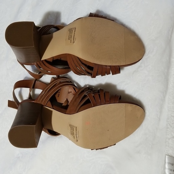 Ladies Sandals. 8.5 - Picture 4 of 7